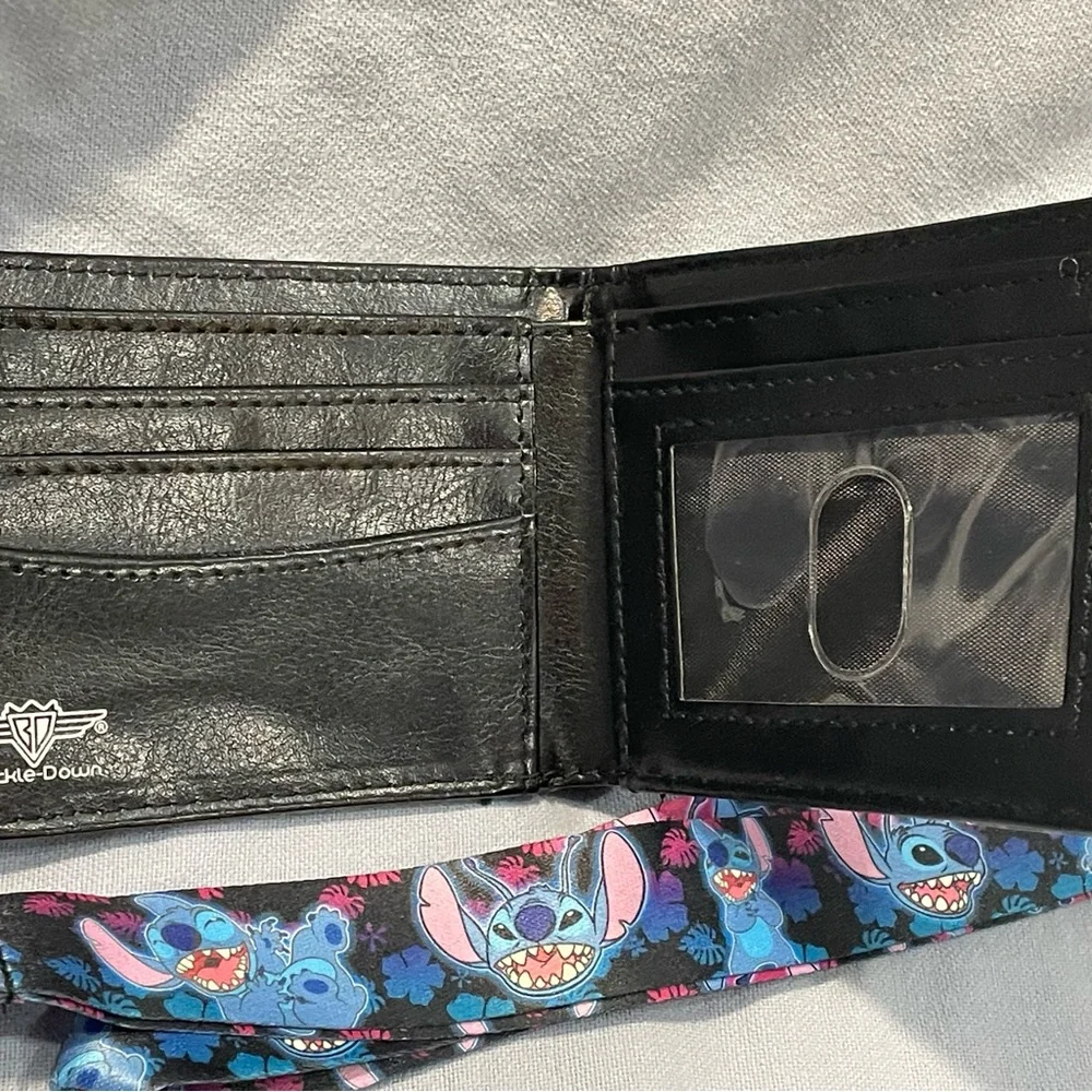NEW‎ Disney Stitch w/ Tropical Flowers Bifold Wallet & Lanyard by Buckle-Down